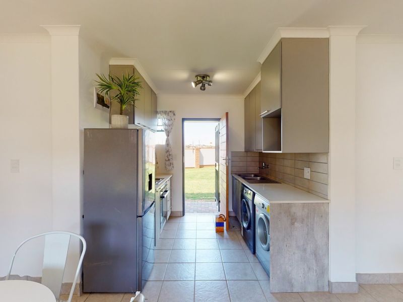 4 Bedroom 2 Bathroom apartment for sale in Ashwood, Monavoni! - Photo 3