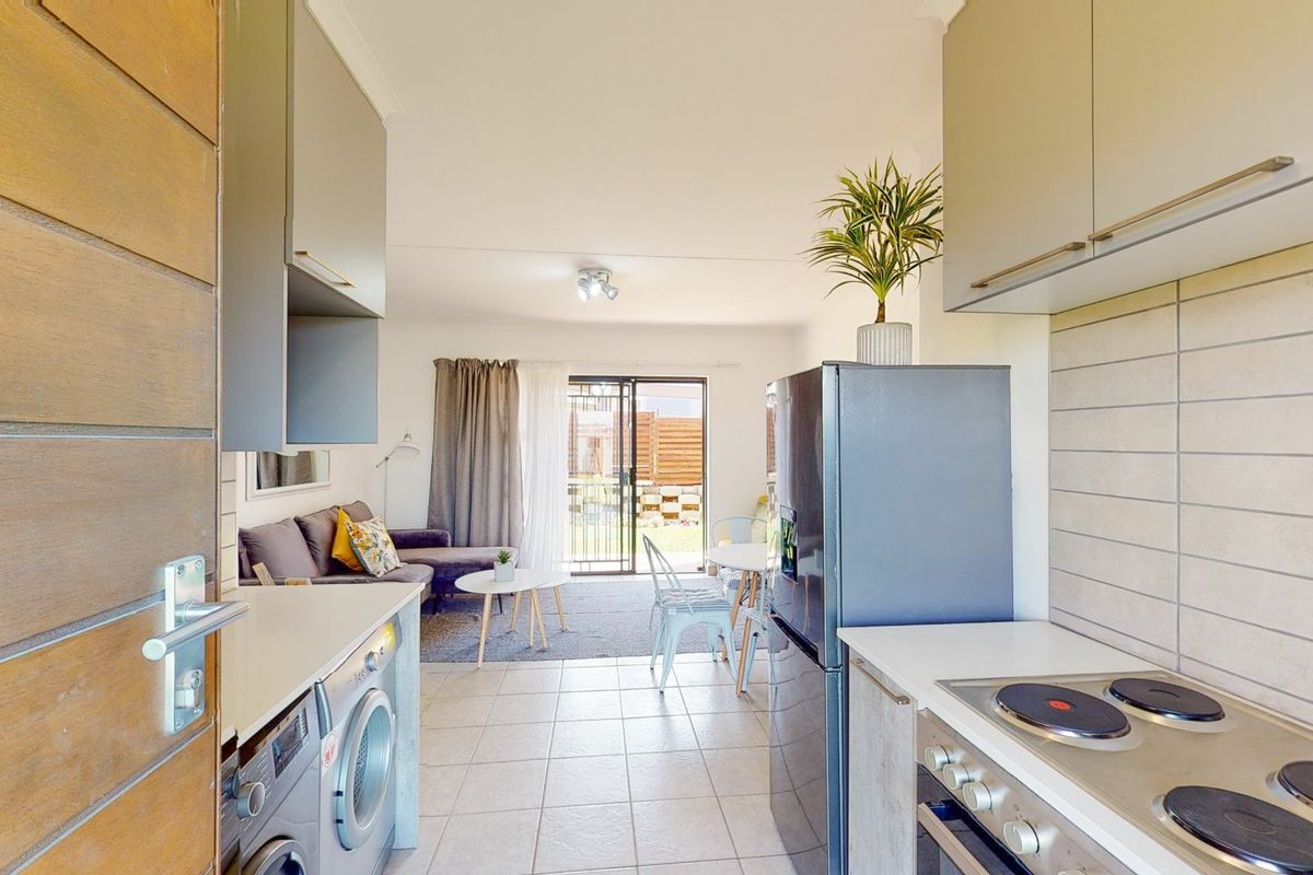 4 Bedroom 2 Bathroom apartment for sale in Ashwood, Monavoni! - Photo 2