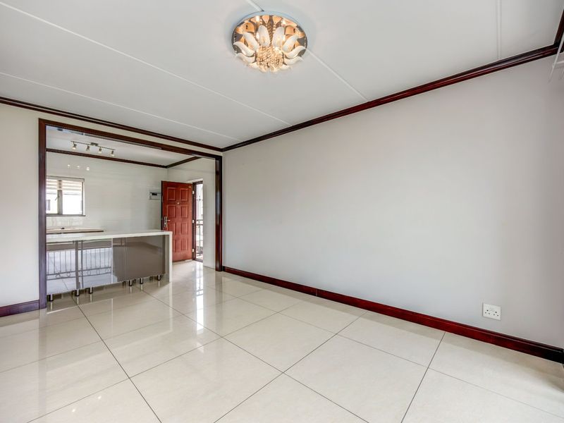 2 Bedroom 2 Bathroom First Floor For Sale At Cedar Acres. - Photo 3