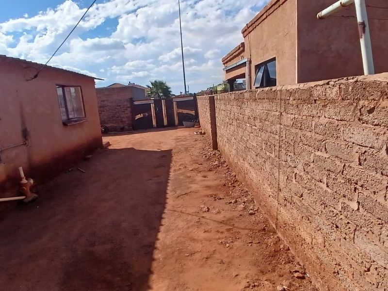 Double stand house now on sale. - Photo 4