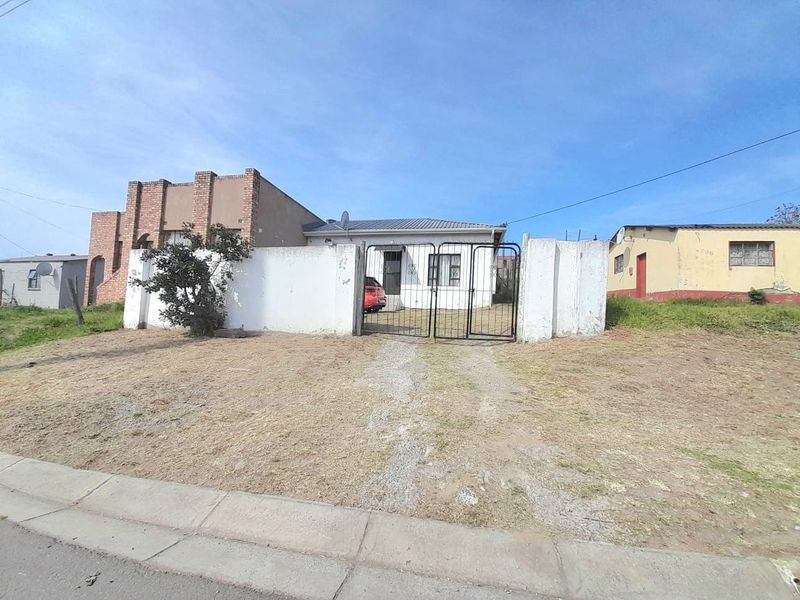 Neat 4-Bedroom Home for Sale in NU 15, Mdantsane - Photo 6