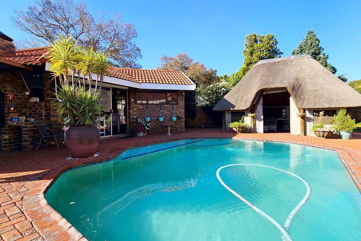 An entertainer’s dream home in Falcon Ridge. - Photo 5