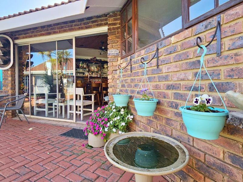 An entertainer’s dream home in Falcon Ridge. - Photo 10