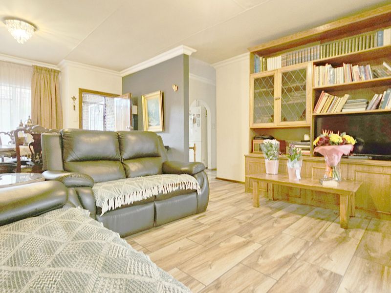 Flawless townhouse in Three Rivers. - Photo 9