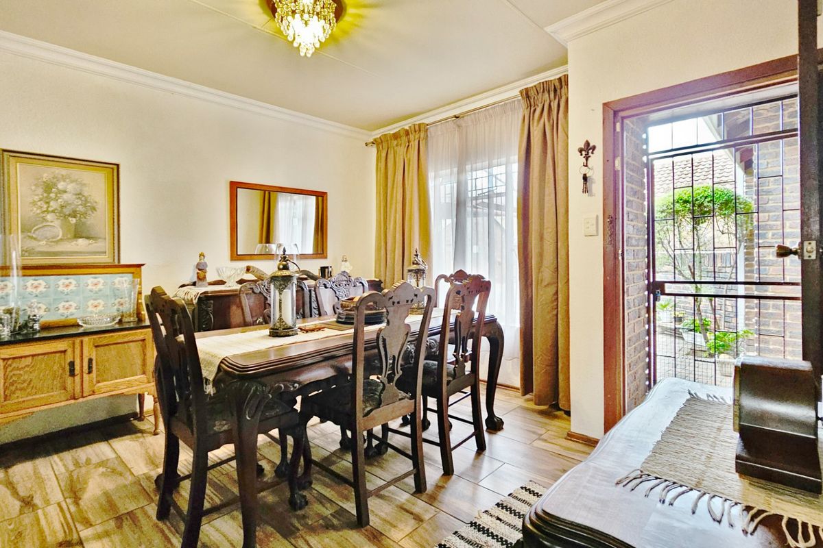 Flawless townhouse in Three Rivers. - Photo 3