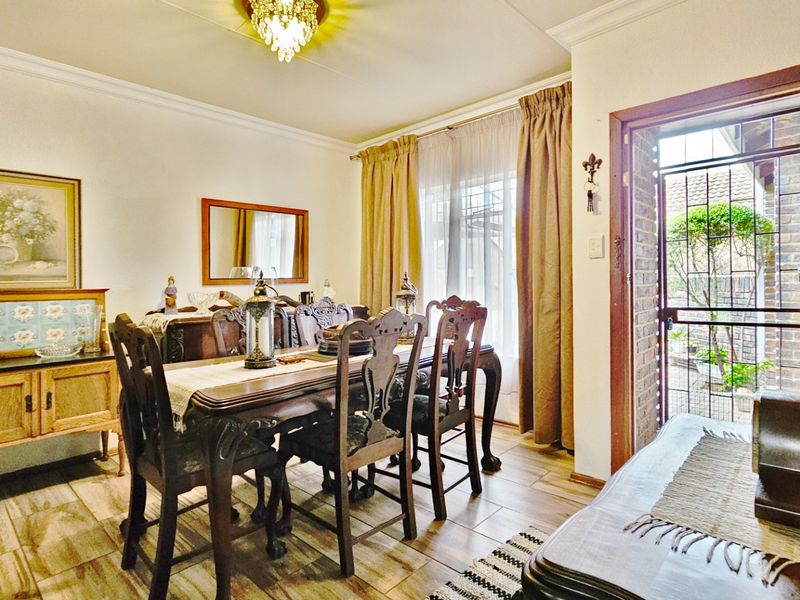 Flawless townhouse in Three Rivers. - Photo 3