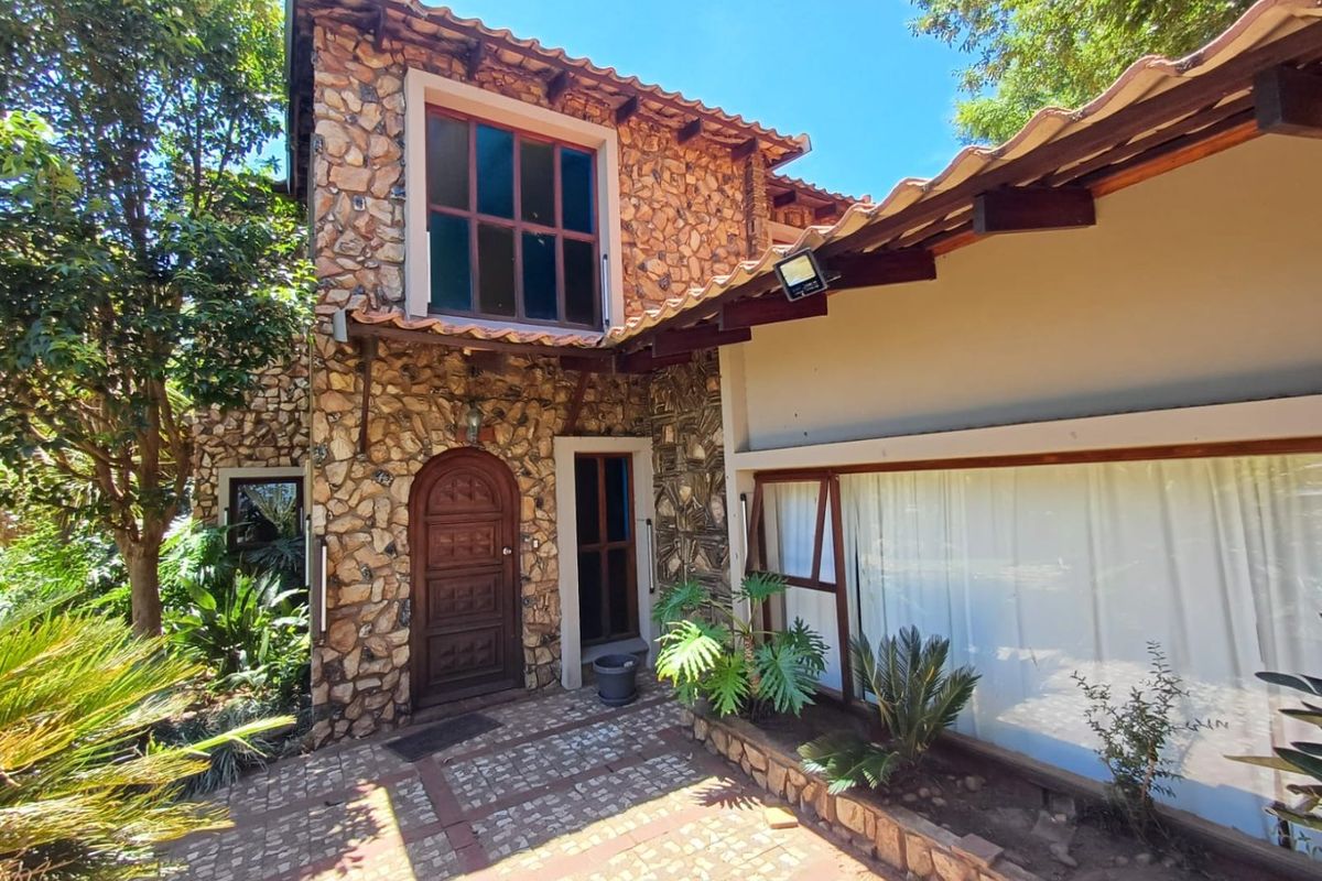 A Modern Family Haven in Songloed, Ext 1 - Photo 4