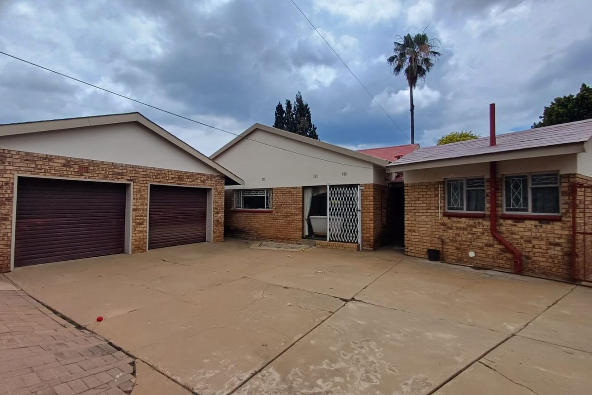 A Spacious Family Gem in the Heart of Flimieda - Photo 3