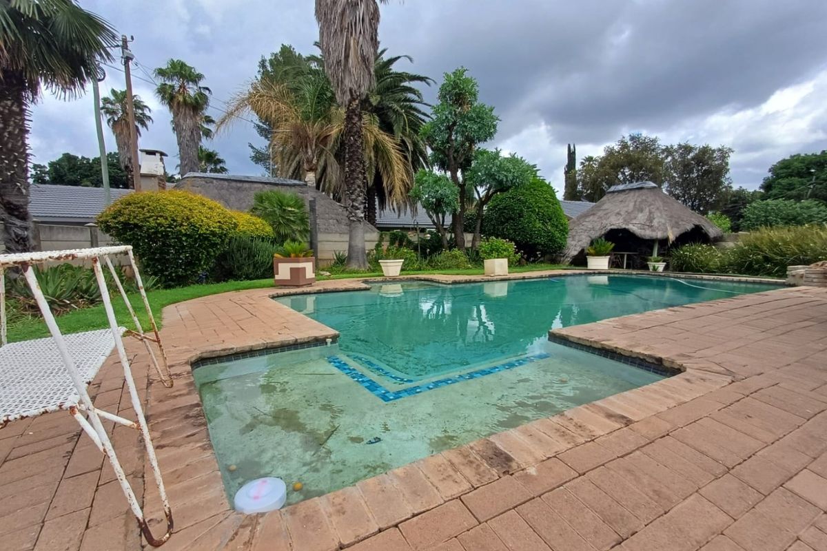 A Spacious Family Gem in the Heart of Flimieda - Photo 2