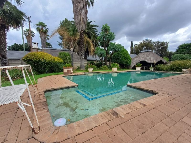 A Spacious Family Gem in the Heart of Flimieda - Photo 2