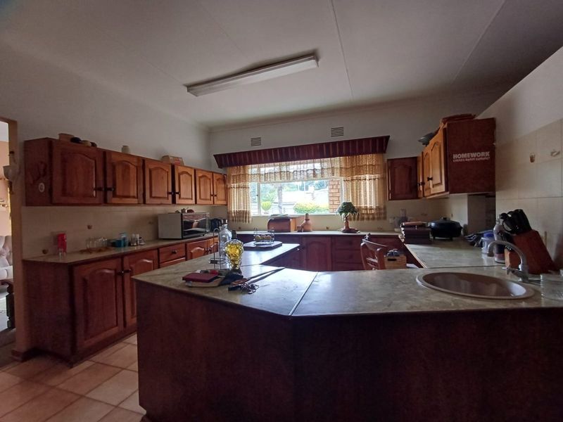 A Spacious Family Gem in the Heart of Flimieda - Photo 9