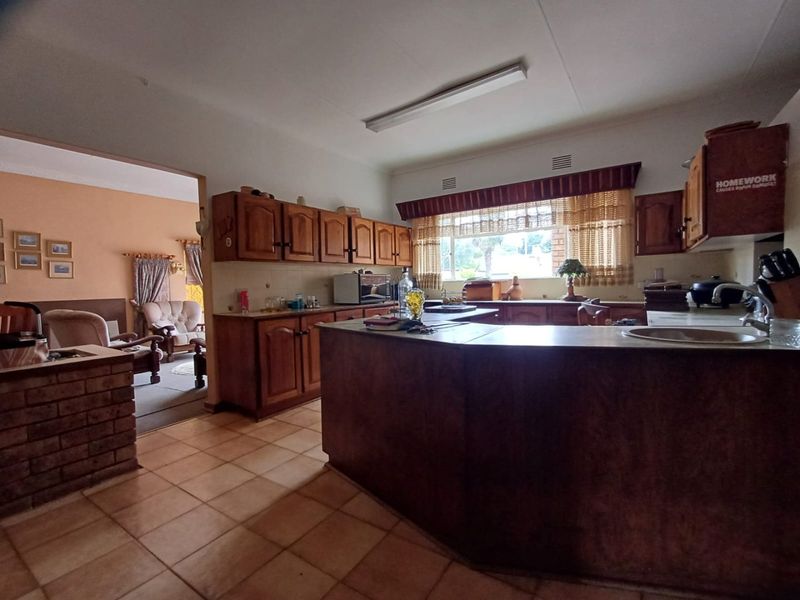 A Spacious Family Gem in the Heart of Flimieda - Photo 8