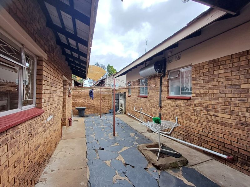 A Spacious Family Gem in the Heart of Flimieda - Photo 7