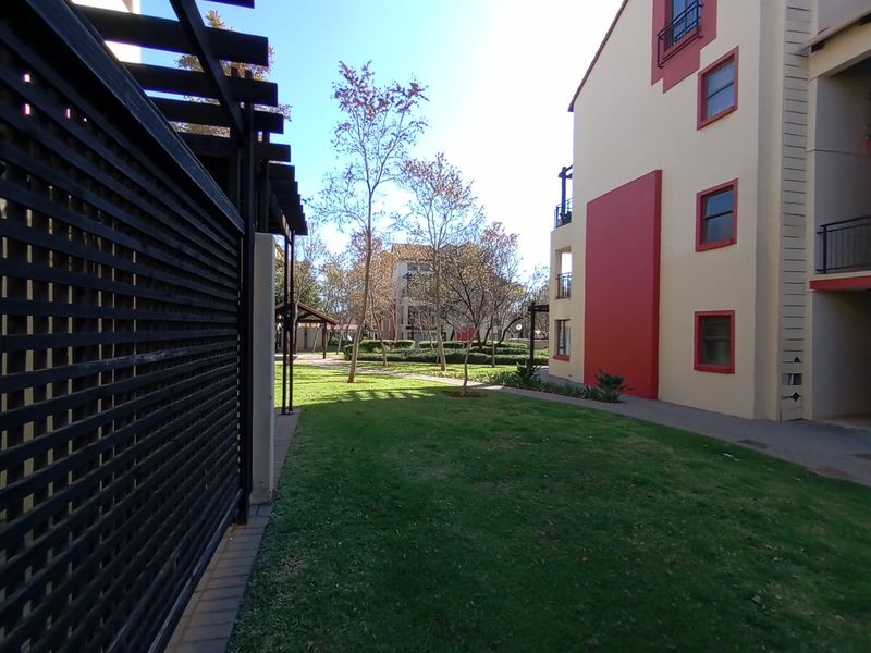 Ground-Floor Bachelor in Oukraal Estate - Photo 8