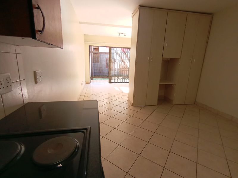 Ground-Floor Bachelor in Oukraal Estate - Photo 6