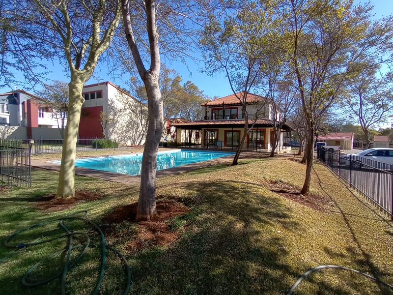 Ground-Floor Bachelor in Oukraal Estate - Photo 2