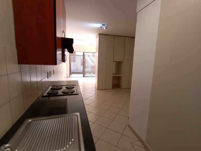 Ground-Floor Bachelor in Oukraal Estate - Photo 9