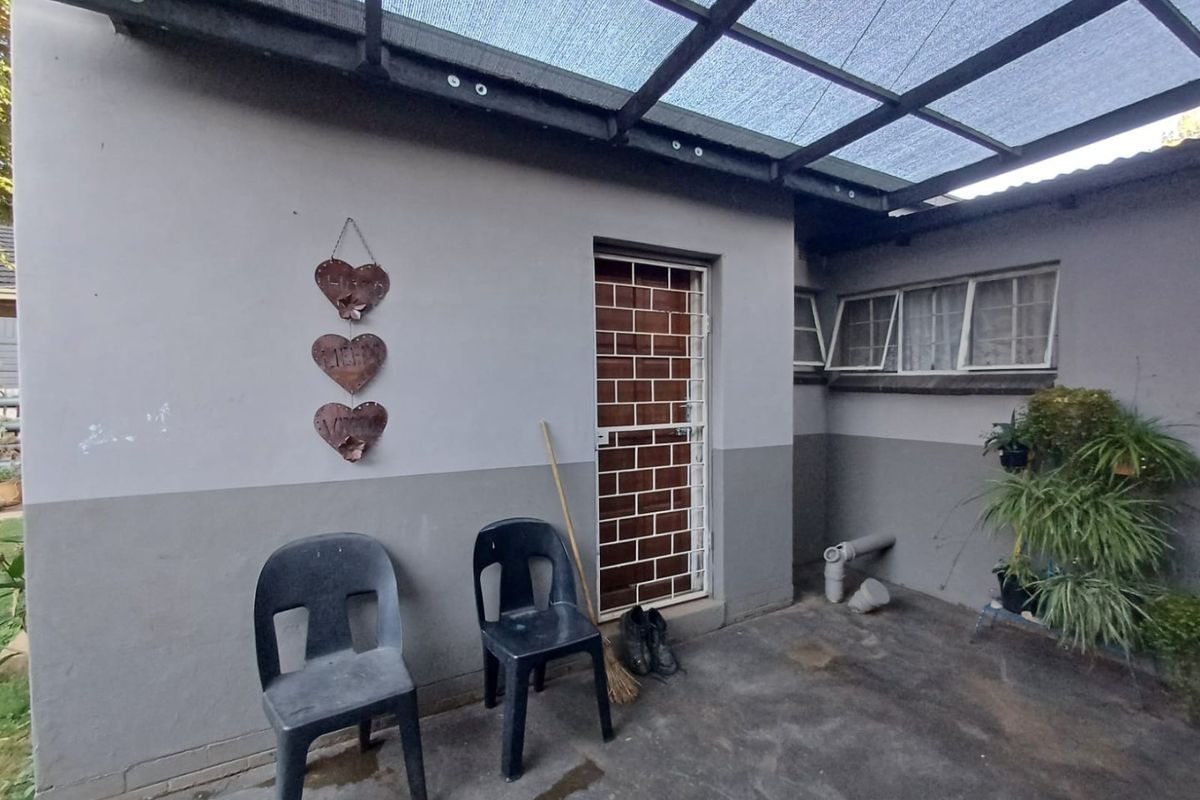 A Spacious Dual-Living Opportunity in Stilfontein - Photo 3