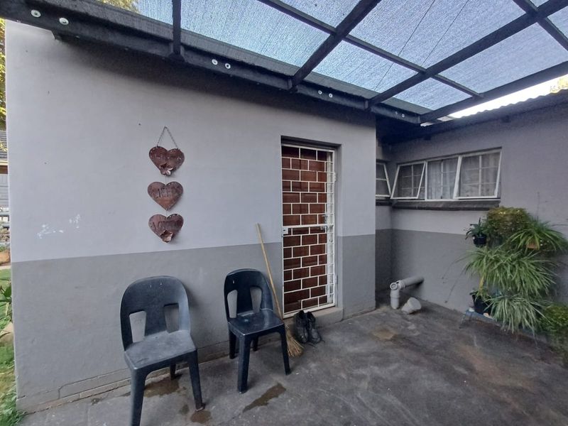 A Spacious Dual-Living Opportunity in Stilfontein - Photo 3