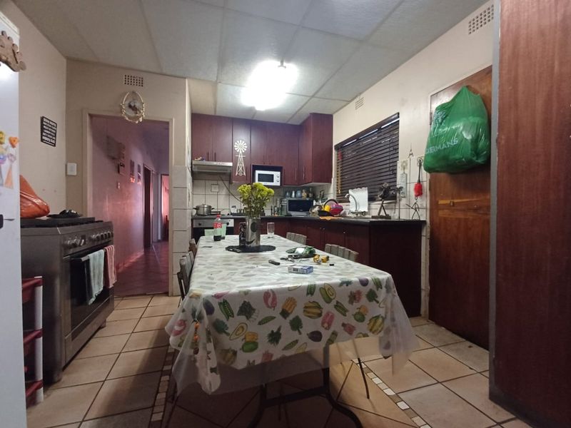 Exceptional Family Home Priced Below Market Value - Photo 7