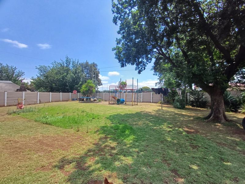 Exceptional Family Home Priced Below Market Value - Photo 4