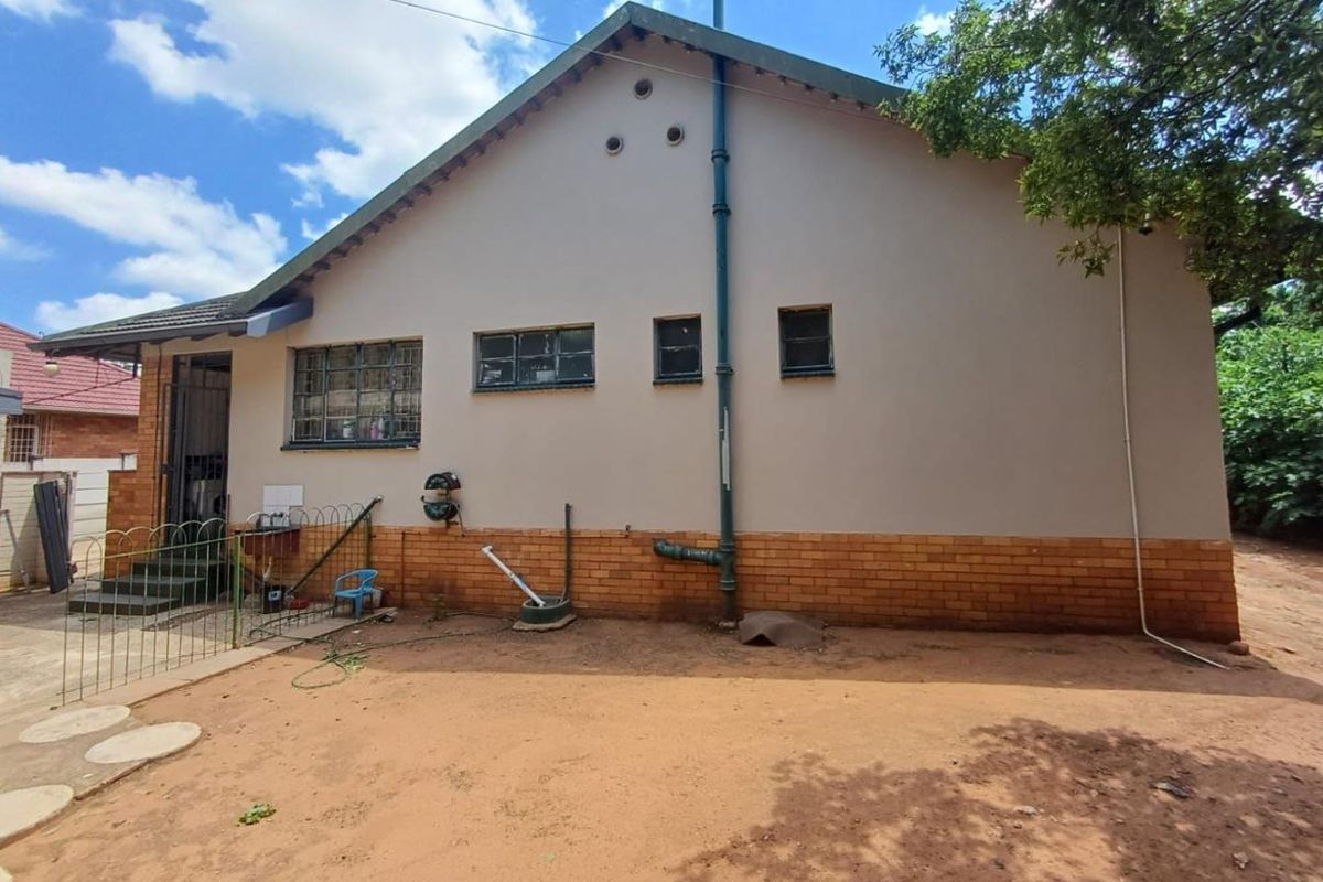 A Spacious and Welcoming Family Home in Stilfontein Ext 1 - Photo 2