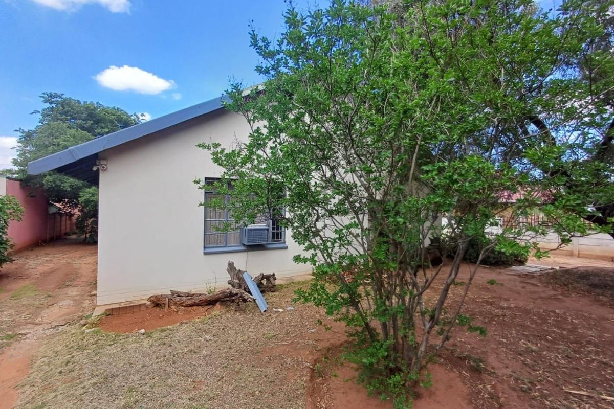 A Spacious and Welcoming Family Home in Stilfontein Ext 1 - Photo 3