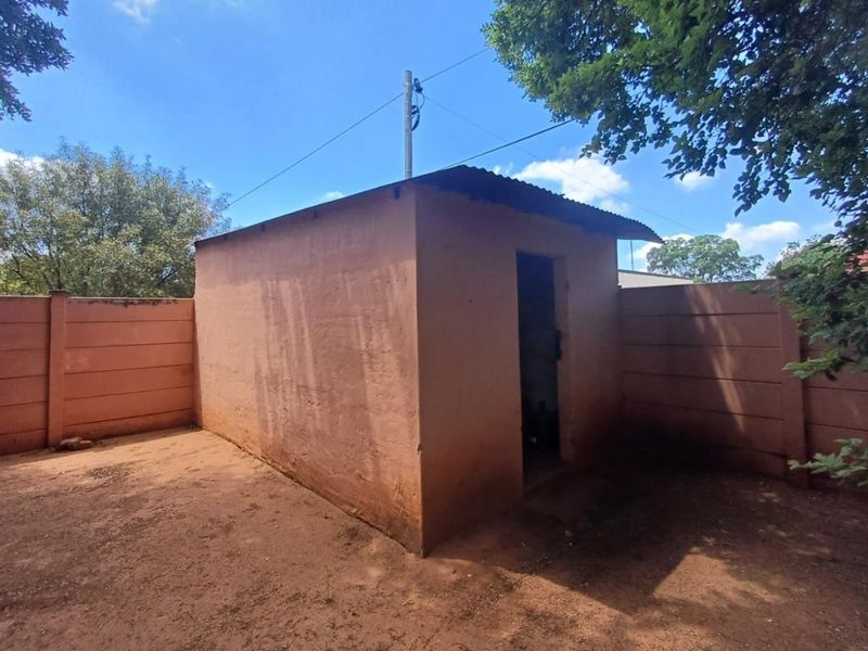 A Spacious and Welcoming Family Home in Stilfontein Ext 1 - Photo 5