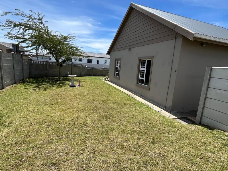 Modern 2-Bedroom Home in Sought-After Fountains Estate – Move-In Ready! - Photo 8