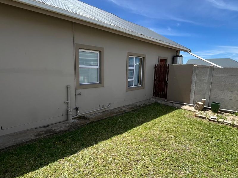 Modern 2-Bedroom Home in Sought-After Fountains Estate – Move-In Ready! - Photo 9