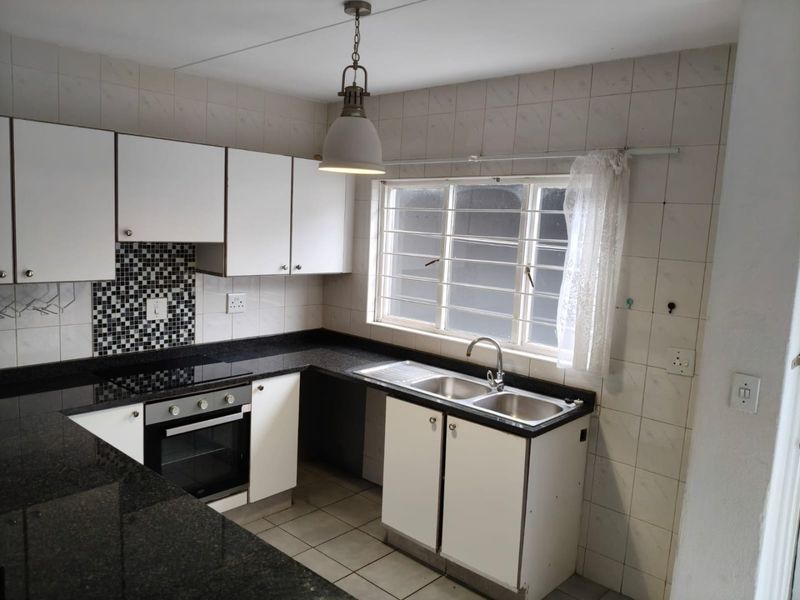 Peaceful Suburban Living – Willgeheuwel / Radiokop 2-Bedroom Gem with Private Garden - Photo 2