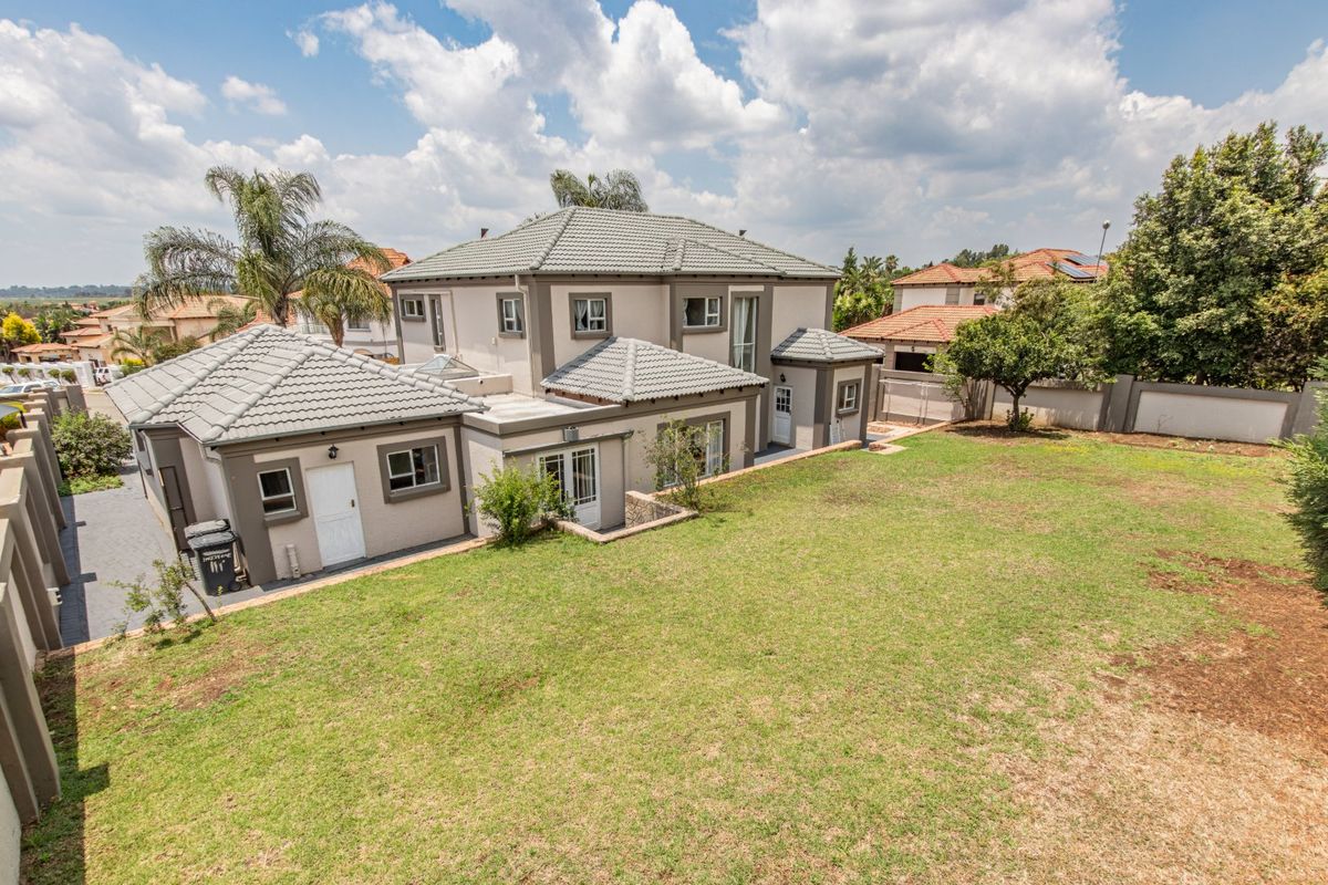 Elegant 5 Bedroom Family Home in a Sought-After Secure Estate in Ruimsig  - Photo 4