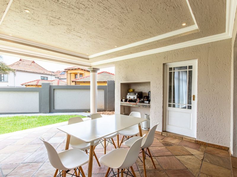Elegant 5 Bedroom Family Home in a Sought-After Secure Estate in Ruimsig  - Photo 7