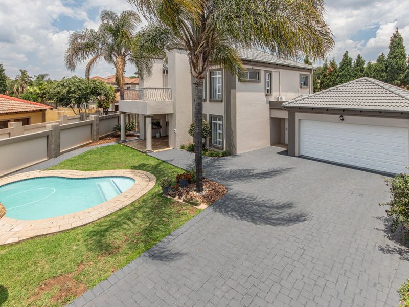 Elegant 5 Bedroom Family Home in a Sought-After Secure Estate in Ruimsig  - Photo 2