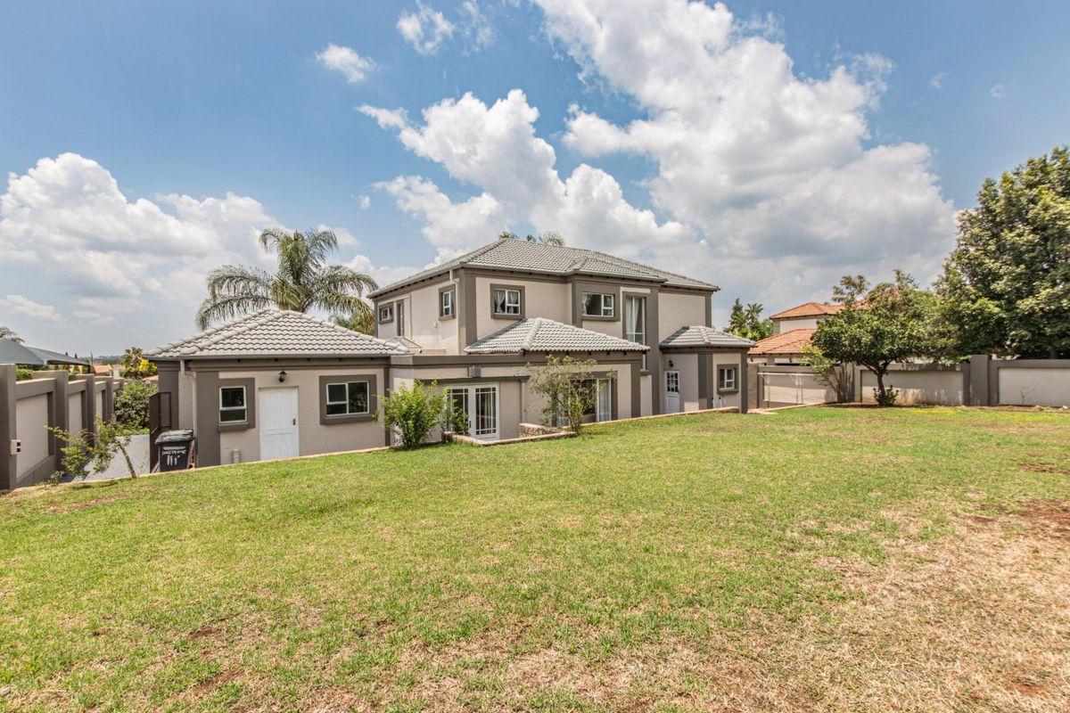 Elegant 5 Bedroom Family Home in a Sought-After Secure Estate in Ruimsig  - Photo 5