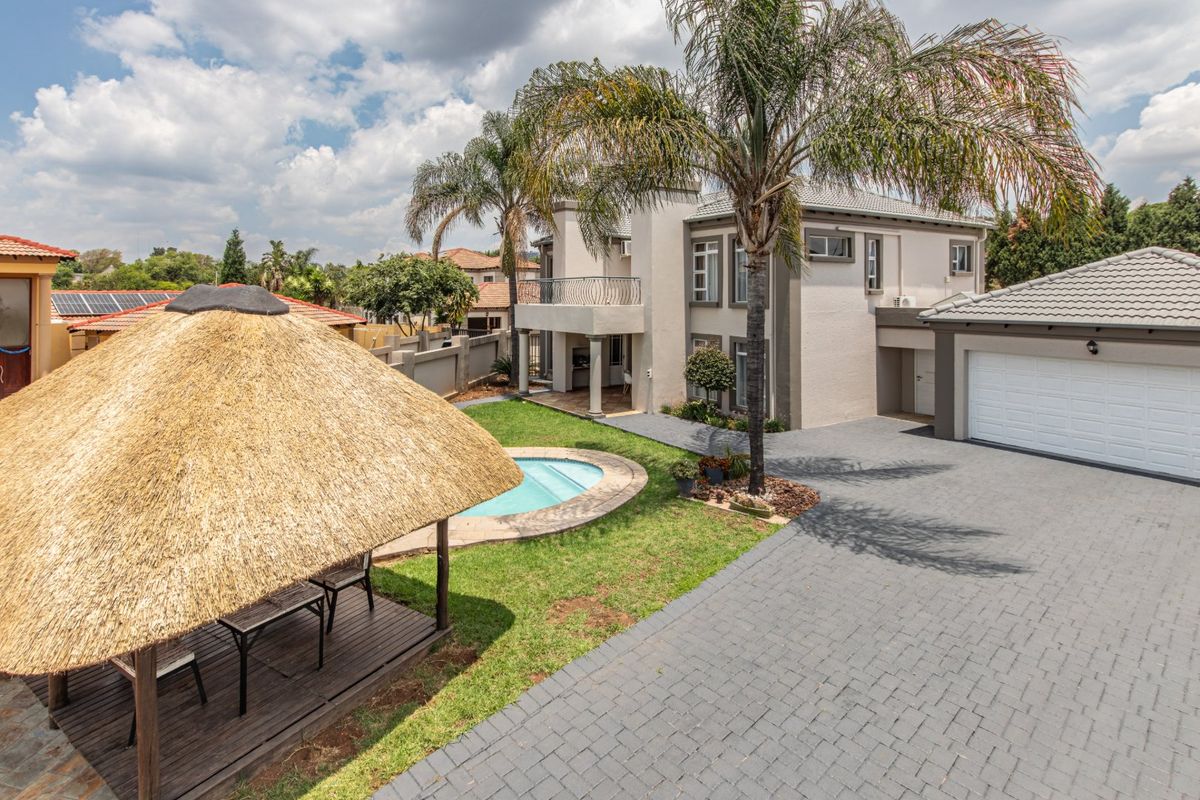 Elegant 5 Bedroom Family Home in a Sought-After Secure Estate in Ruimsig  - Photo 3