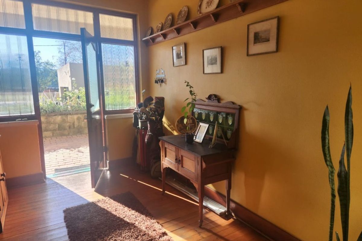 3 Bedroom House For Sale in Kensington - Photo 3