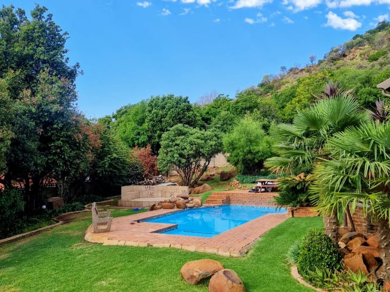 Oasis in Naturena with Immaculate Features - Photo 2