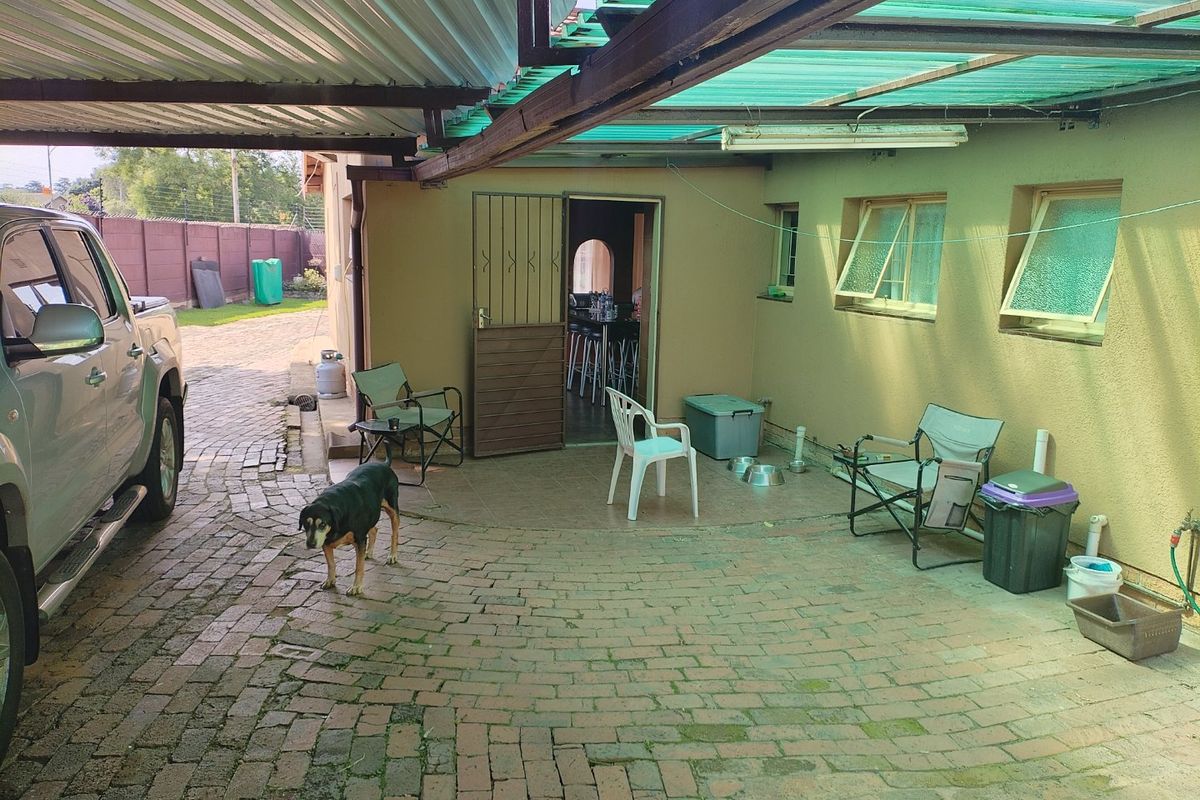 4 Bedroom House for Sale in Lodeyko  - Photo 5