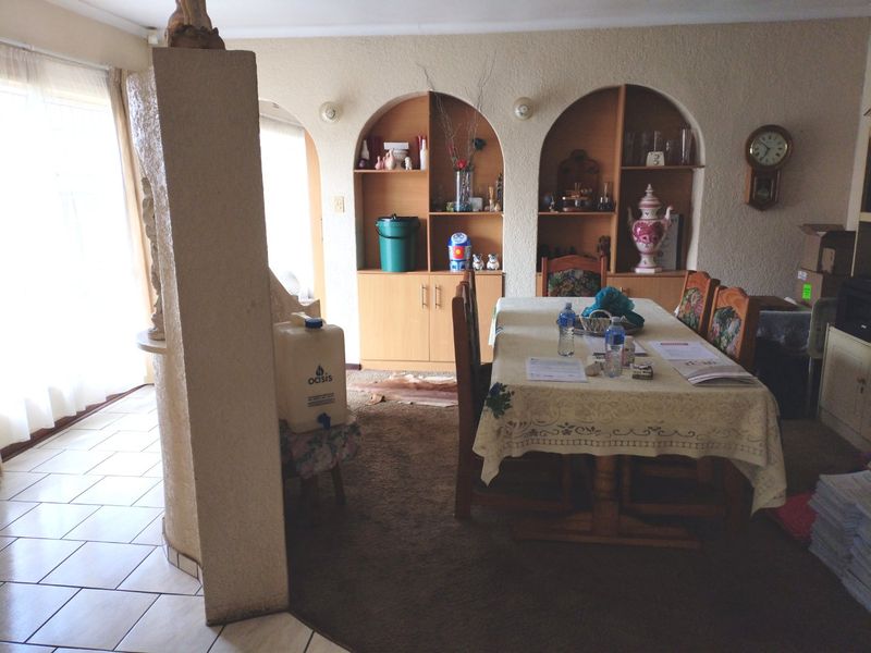 4 Bedroom House for Sale in Lodeyko  - Photo 10