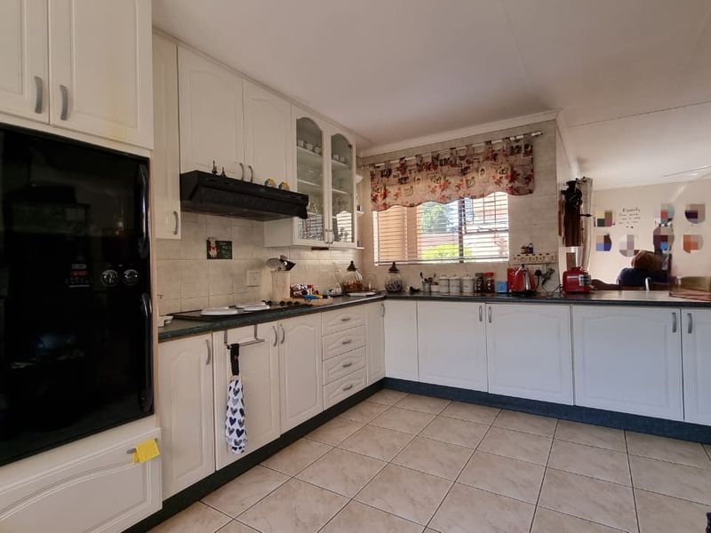 Impressive simplex unit in Three Rivers Proper. - Photo 4