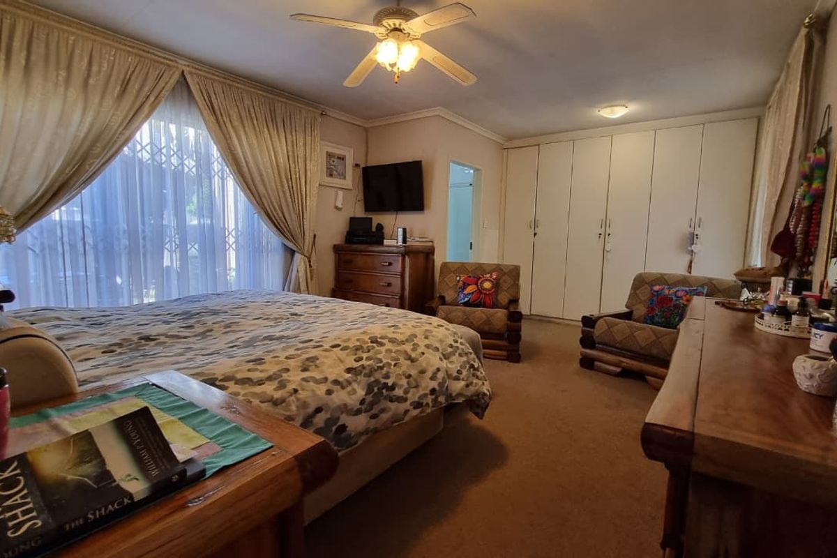 Impressive simplex unit in Three Rivers Proper. - Photo 3