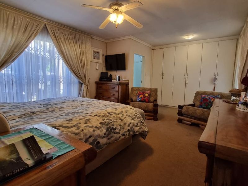 Impressive simplex unit in Three Rivers Proper. - Photo 3