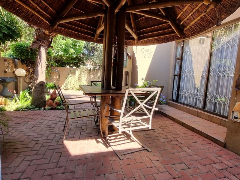 Impressive simplex unit in Three Rivers Proper. - Photo 8