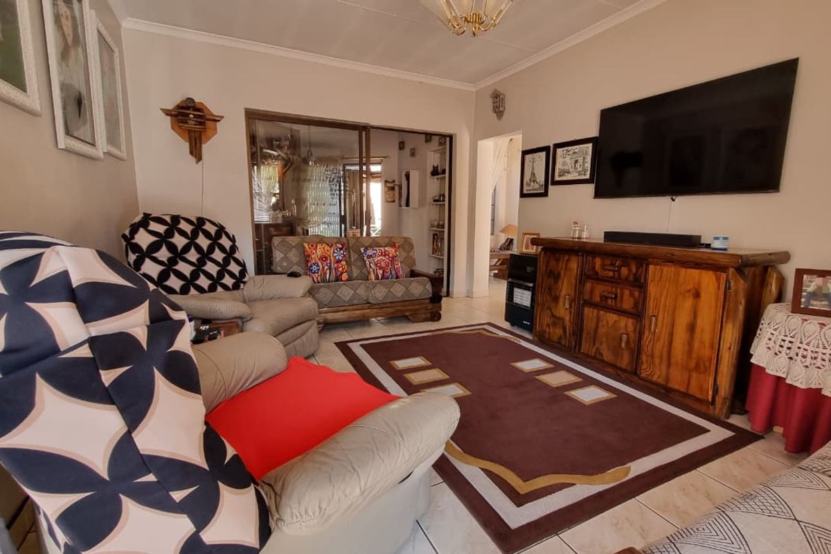 Impressive simplex unit in Three Rivers Proper. - Photo 5