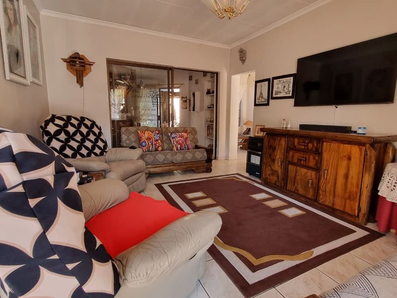 Impressive simplex unit in Three Rivers Proper. - Photo 5