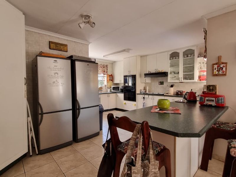 Impressive simplex unit in Three Rivers Proper. - Photo 9