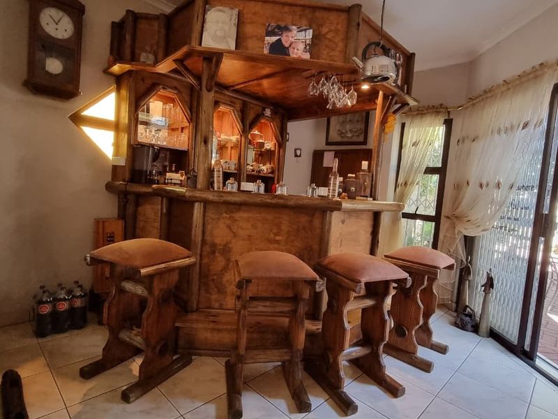 Impressive simplex unit in Three Rivers Proper. - Photo 6