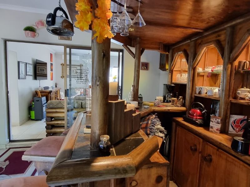 Impressive simplex unit in Three Rivers Proper. - Photo 7