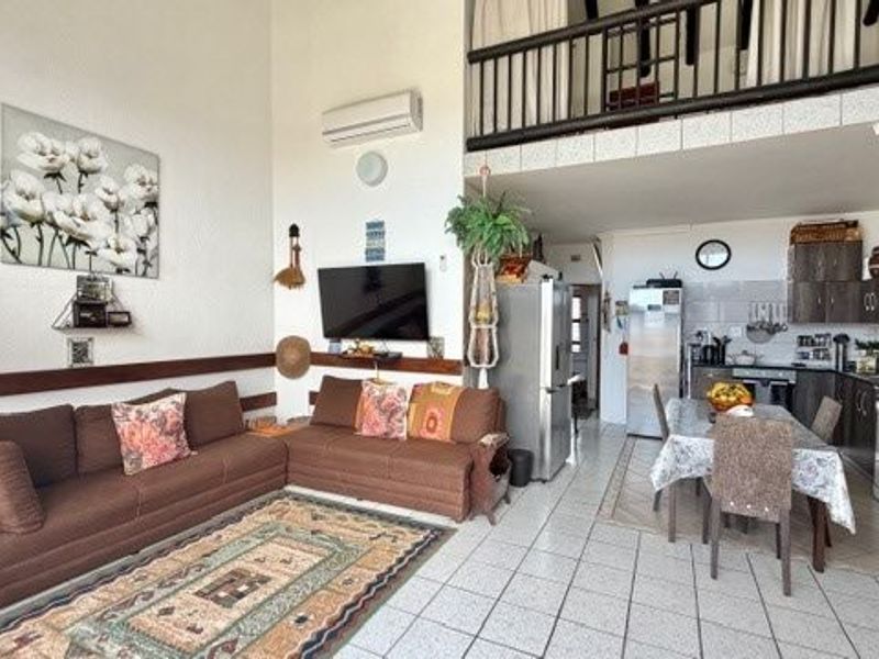 A Coastal Masterpiece — Stylish Beachfront Duplex with Panoramic Ocean Views - Photo 4